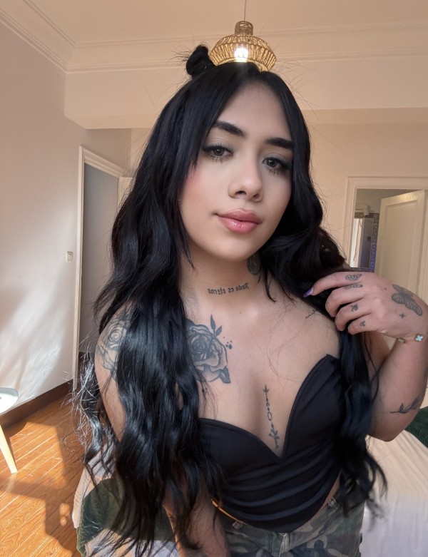 Chloe muñequita trans de tan solo 20 años latina