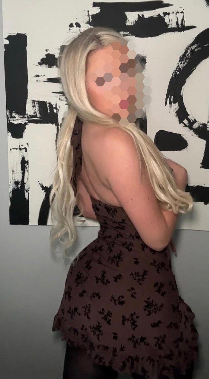 RUBIA COMPLACIENTE DISPUESTA AL PLACER