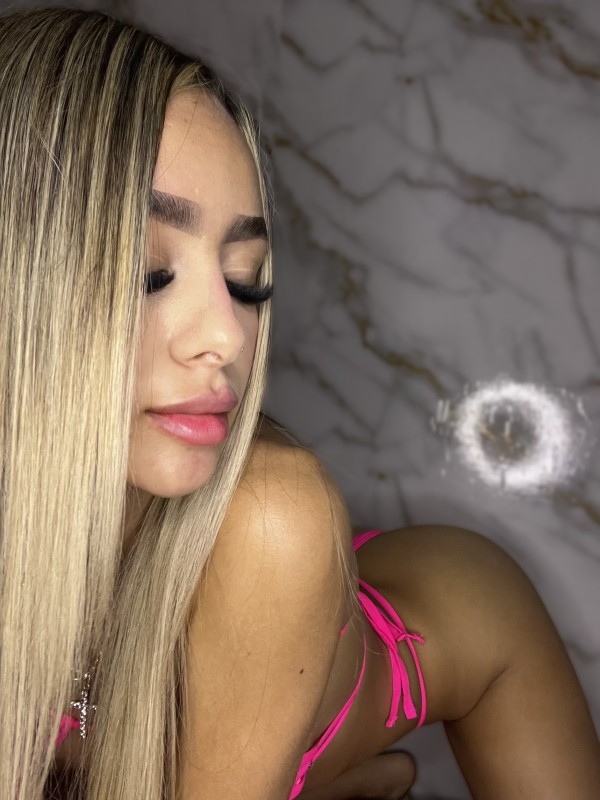 Jovencita cachondita nueva en tu cuidad