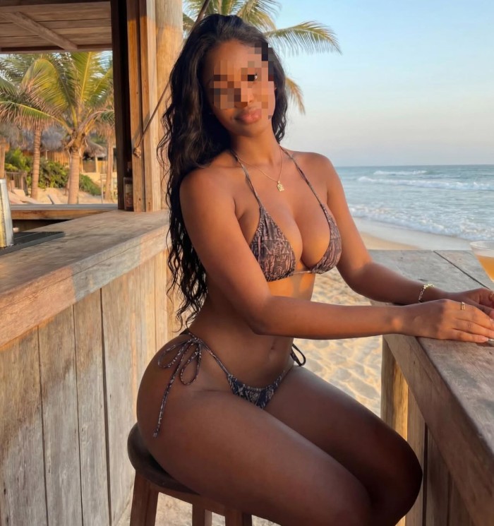 Natali latina atrevida