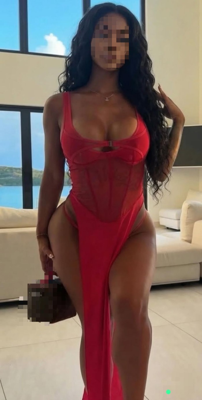 Natali latina atrevida