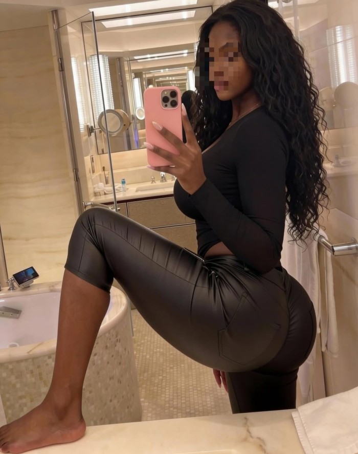 Natali latina atrevida