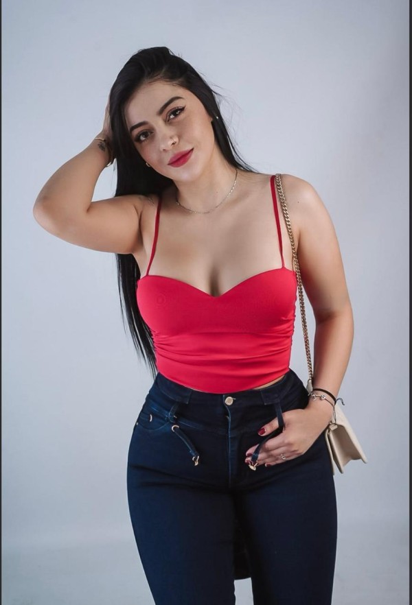 GERALDINE FIESTERA NOVEDAD DE PASO POR SEVILLA,TE VOVERE LOQUITO