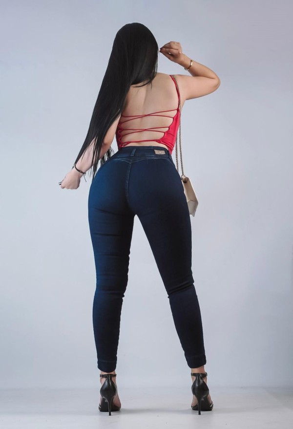 GERALDINE FIESTERA NOVEDAD  DE PASO POR  SEVILLA,TE VOVERE LOQUITO