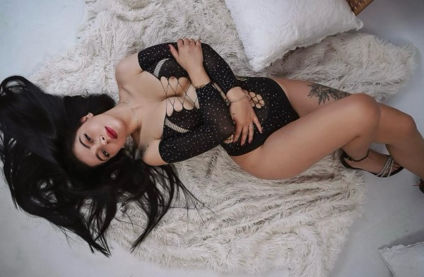 GERALDINE FIESTERA NOVEDAD DE PASO POR SEVILLA,TE VOVERE LOQUITO