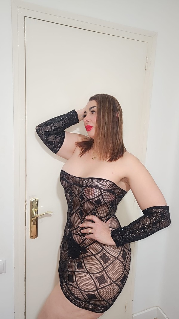 Latina  fiestera novedad en león  fotos reales