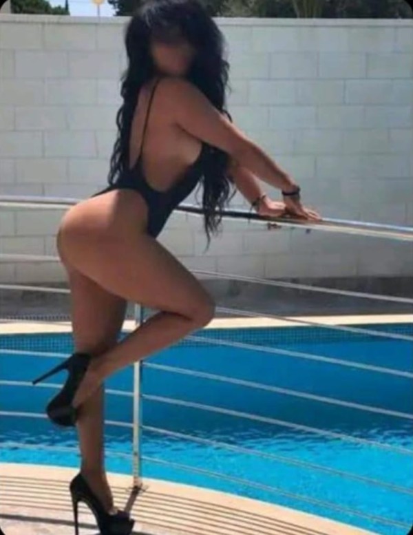 Brasileña cañera fiestera chupona atractiva encantadora