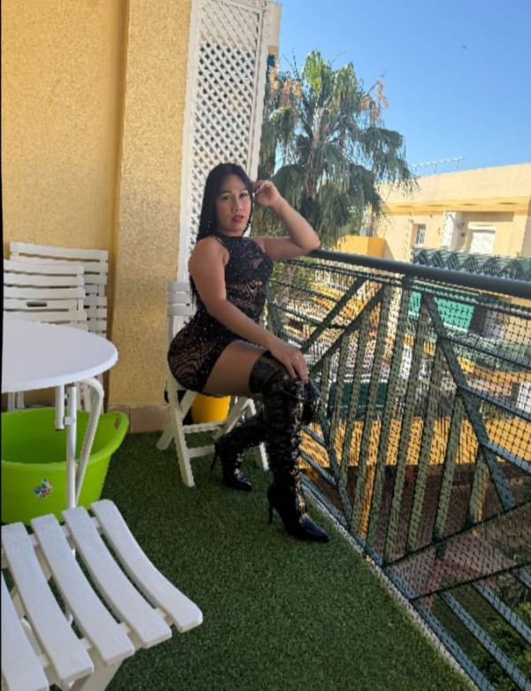 sexy trans latina .. la diosa de la garganta profunda