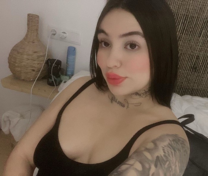 MIENTRAS TE CHUPO CORRETE EN MI BOCA