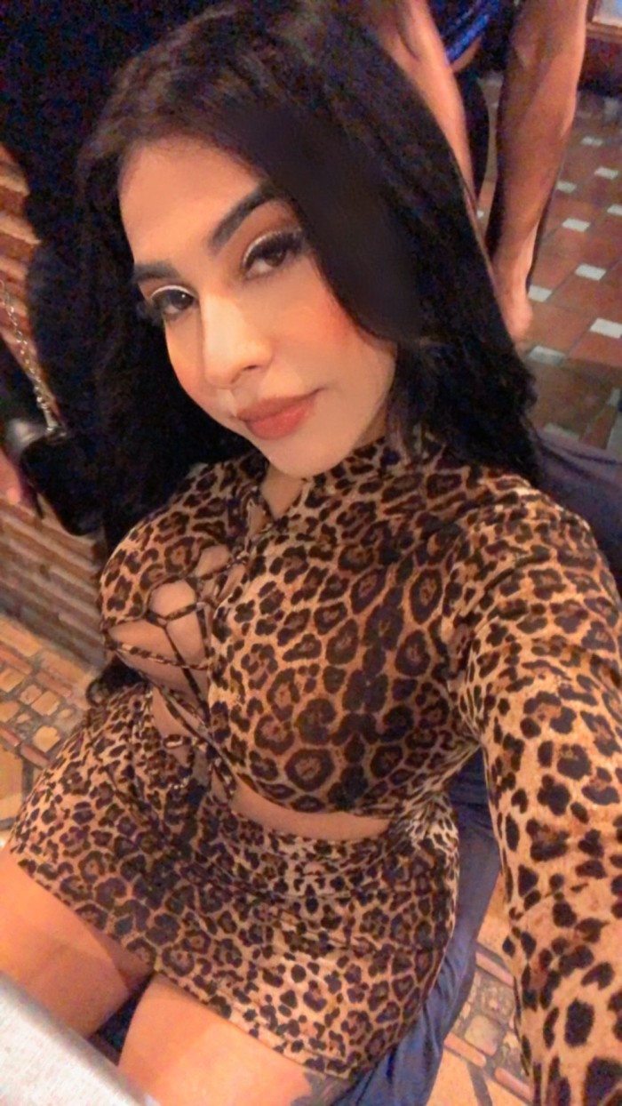 FIESTERA 25 AÑOS EXTROVERTIDA Y MUY COMPLACIENTE
