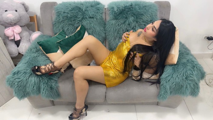 FIESTERA 25 AÑOS EXTROVERTIDA Y MUY COMPLACIENTE