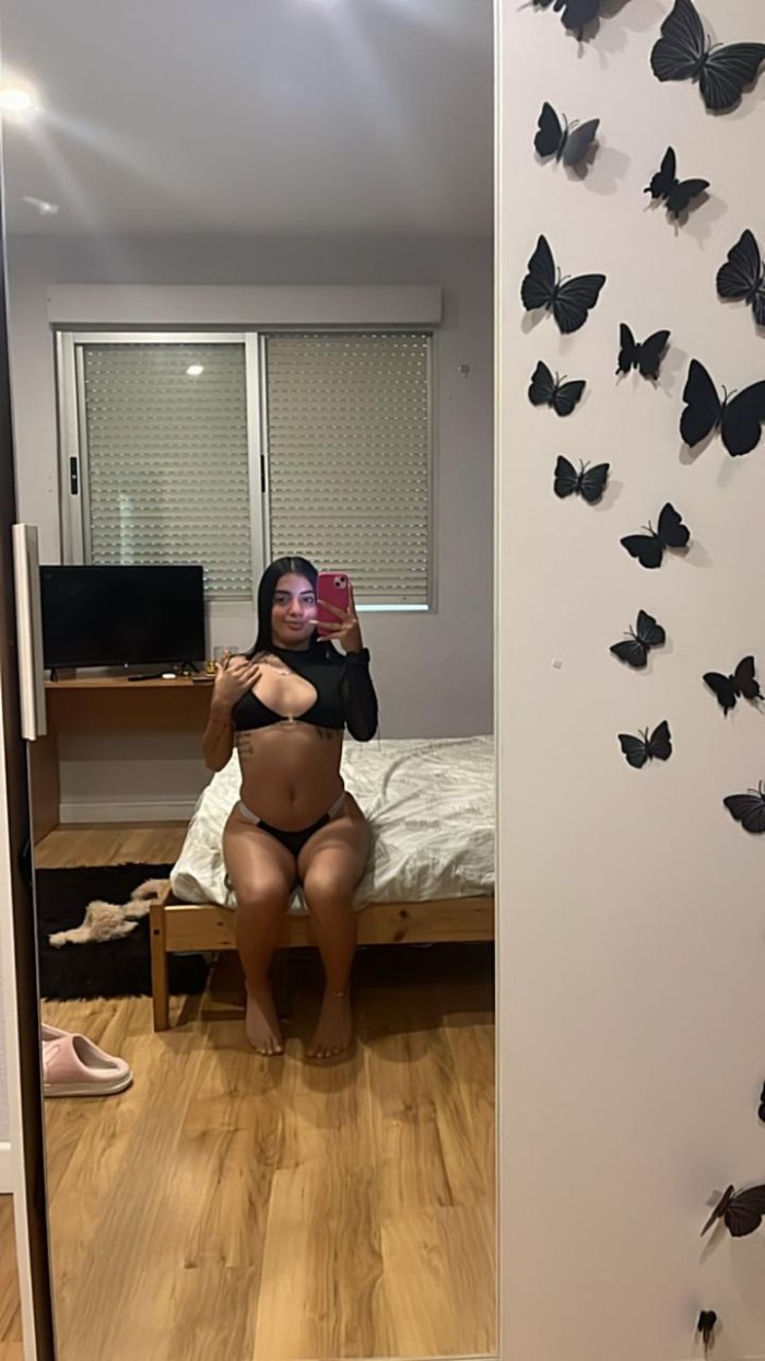 JOVENCITA CARIÑOSA NUEVA EN MONOVAR