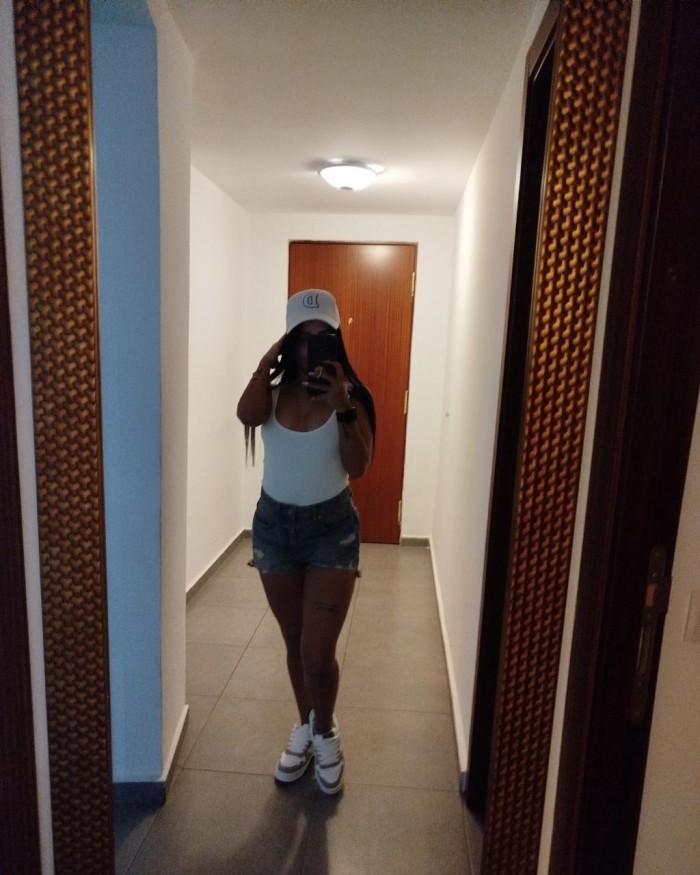 JOVENCITA CARIÑOSA NUEVA EN MONOVAR