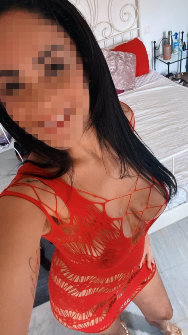 SEÑORITA MUY CALIENTE EXCELENTE COMPANIA