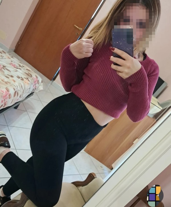 Rubita joven muy delgadita .. cariñosa y tierna
