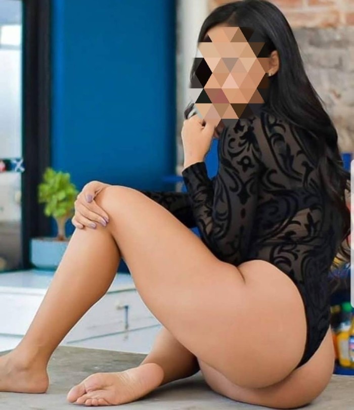 NOVEDAD KAREN!! MORBOSA IMPLICADA CARIÑOSA FIESTERA EN DON BENITO