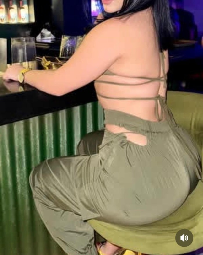 652486245  Hermosa ardiente  y llena de deleite…