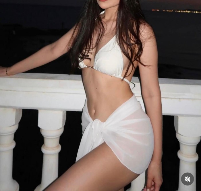 652486245  Hermosa ardiente  y llena de deleite…