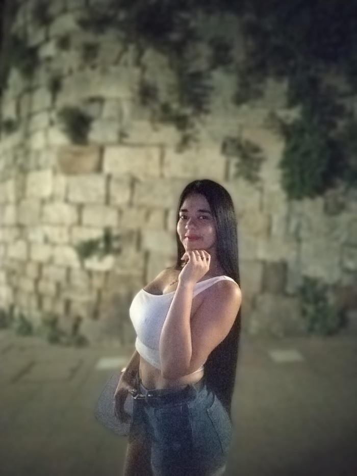 TRIO CON 2 HOMBRES 24 HORAS DISPONIBLE EN ELDA