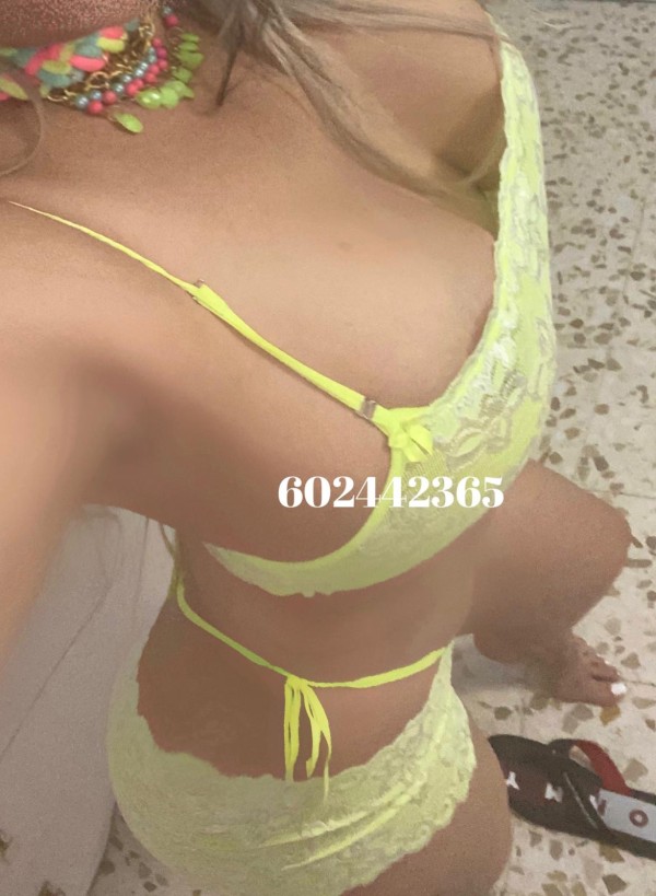 COMPLACIENTE APASIONADA ENCANTADORA BOMBA DE SEXO