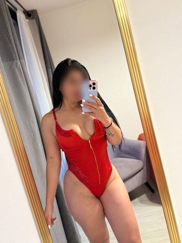 RECIÉN LLEGADA ANTONELLA PELINEGRA NALGONA COLOMBIANA ARDIENTE