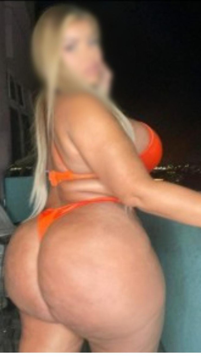 TETONA FIESTERA, MORBOSA Y MUY GUARRA