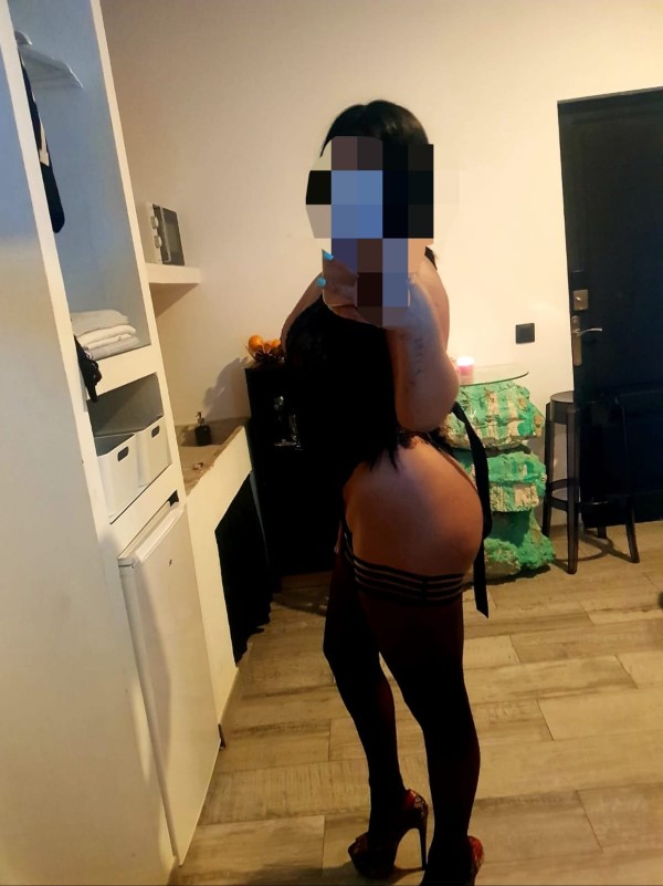 ESMERALDA 38 AÑOS, SENSUALIDAD QUE DESPIERTA DESEO…