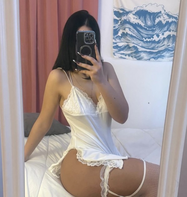 JOVENCITA FIESTERA RECIEN LLEGADA CON UN HERMOSO CUERPO