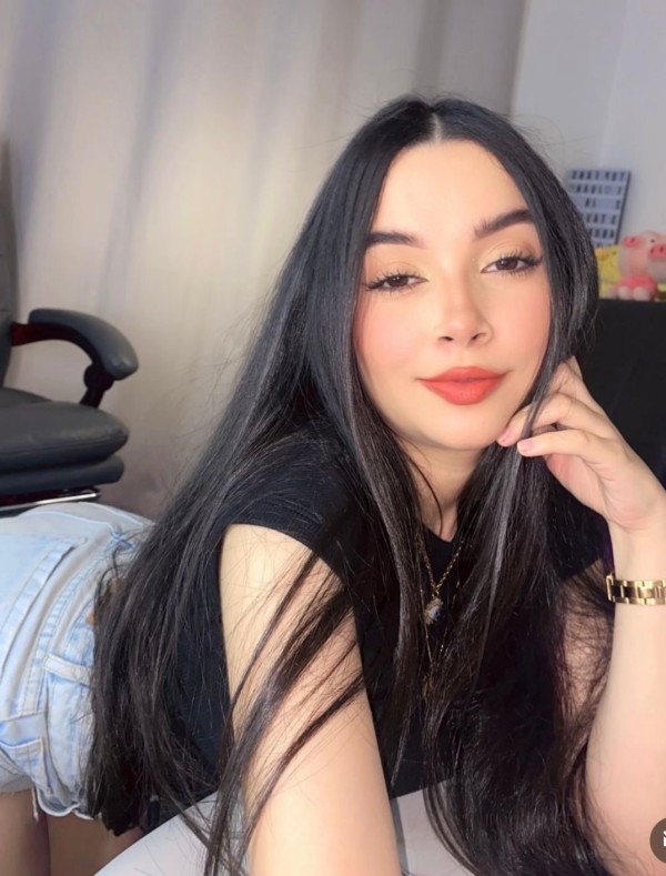 DIVINA LATINA RECIEN LLEGADA Nicol