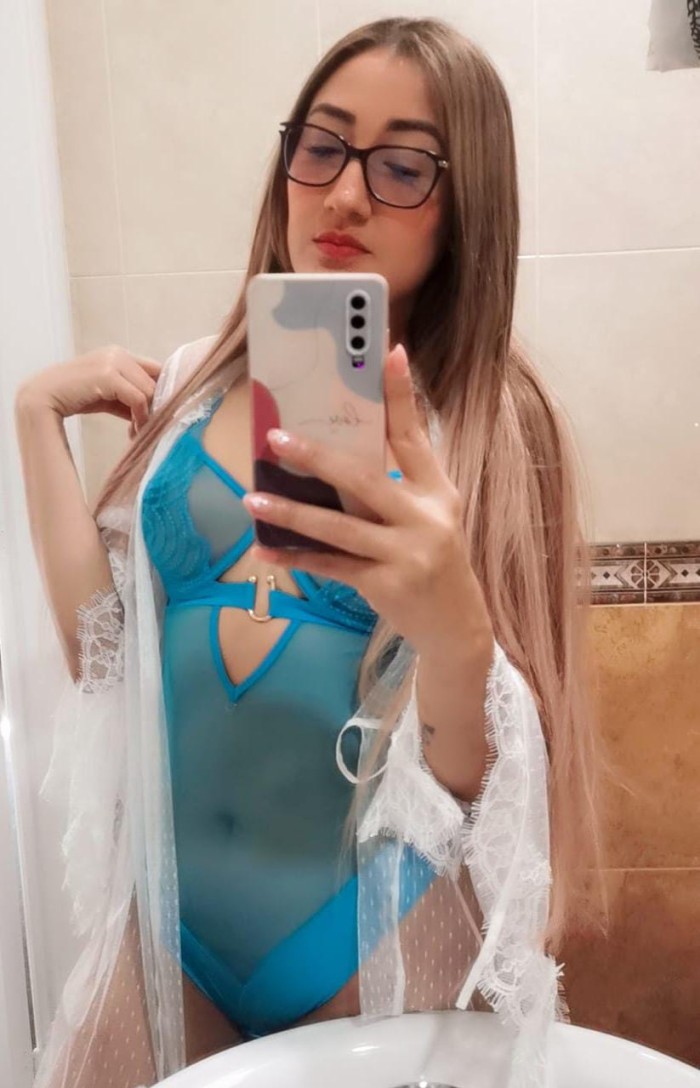 DIOSA DEL PLACER COMPLACIENTE EN PORTO CRISTO