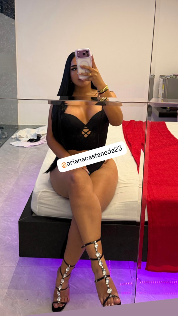 Mulata latina adicta lamiendo y violando culos virgen