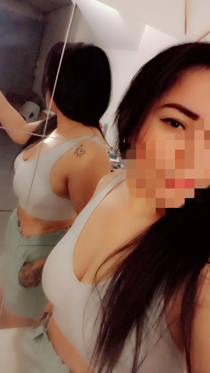 Nicol ardiente latina, mamada profunda y salibada