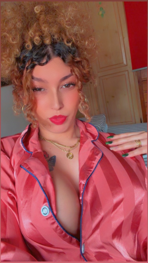 Dulce chica transexual súper discreta Mís fotos son reales 100%