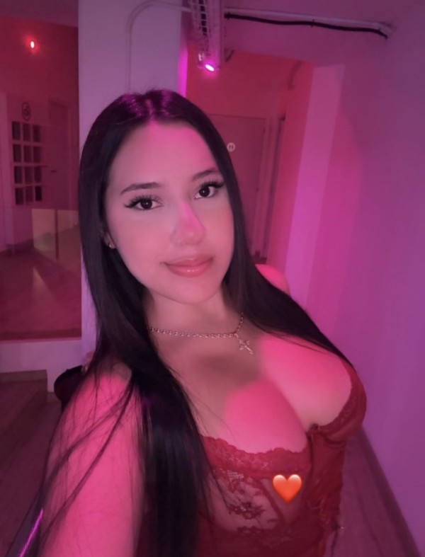 ME LA TRAGO ENTERA TENGO PECHOS HERMOSOS