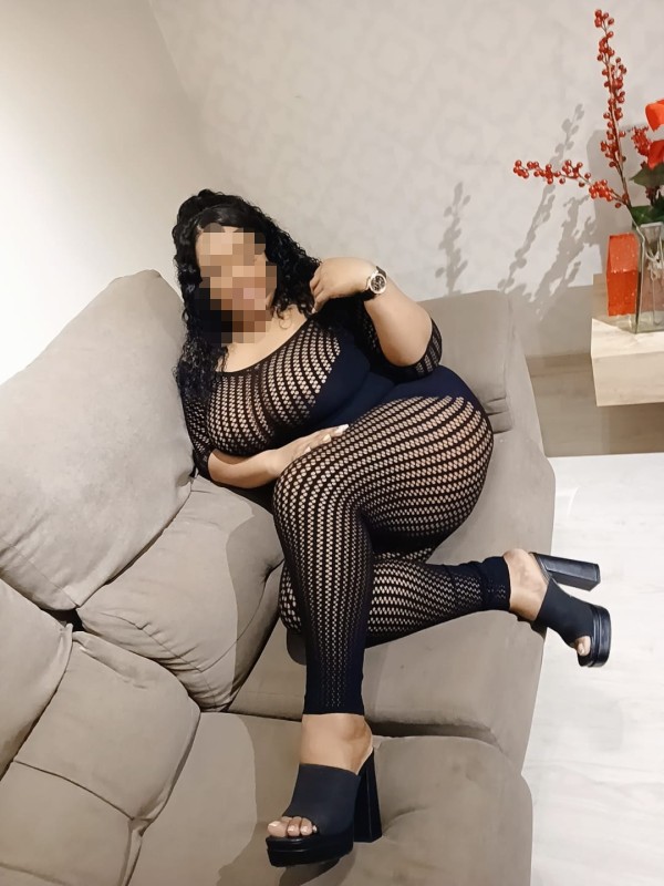 Mulata caliente, masaje erótico,sexo y fiesta.