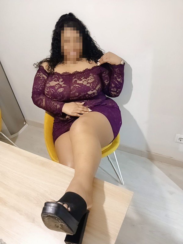 HERMOSA CURVY LATINA