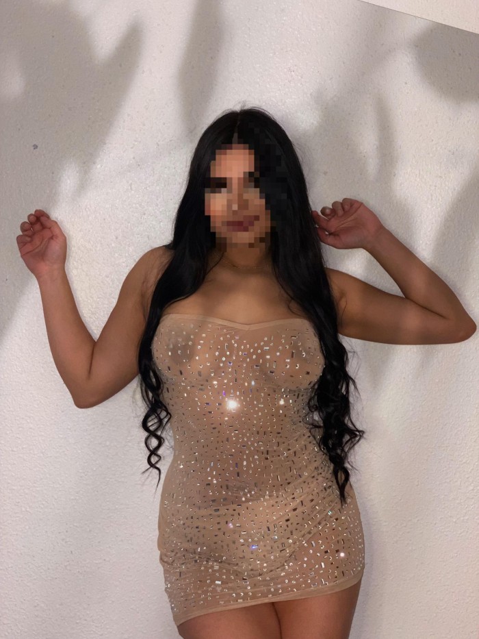 TU CHICA JOVENCITA LISTA PARA LA DIVERSION