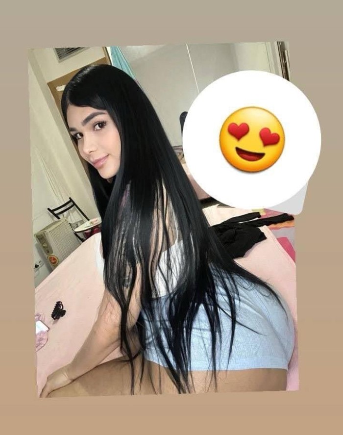 Chica, transexual muy femenina