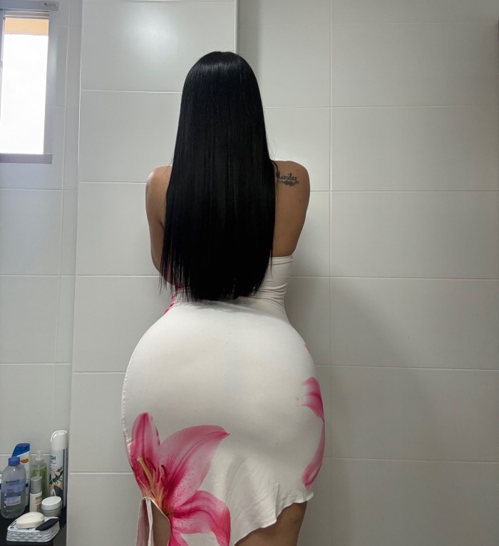 Chica, transexual muy femenina