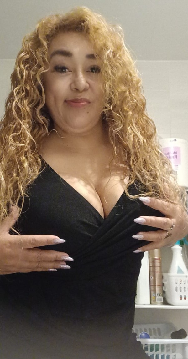 LATINA DE LUJO EXPLOSIVA Y JUGUETONA SIN LIMITES