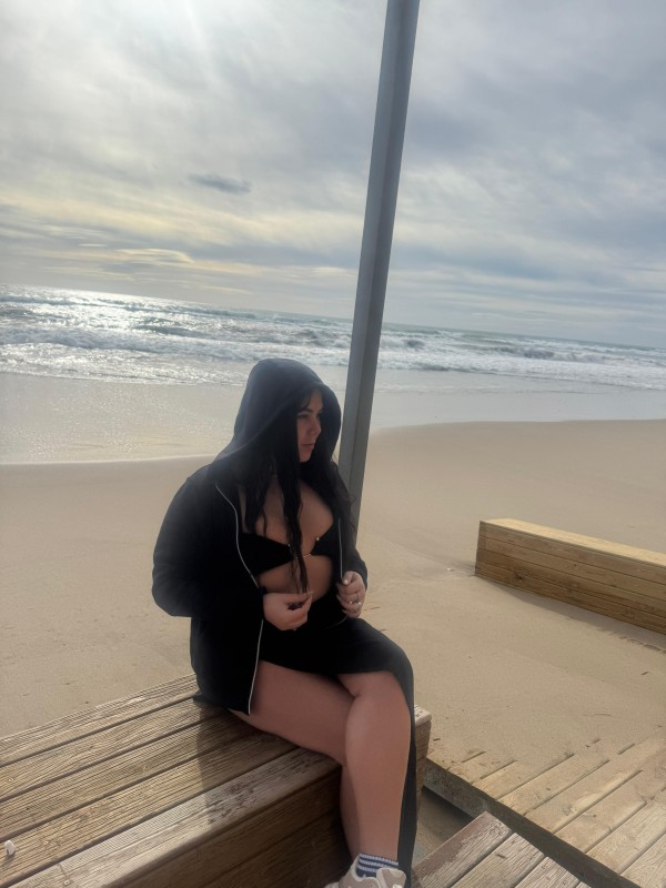 ALISON venezolana MUY COMPLETA ,,EN CORNELLA