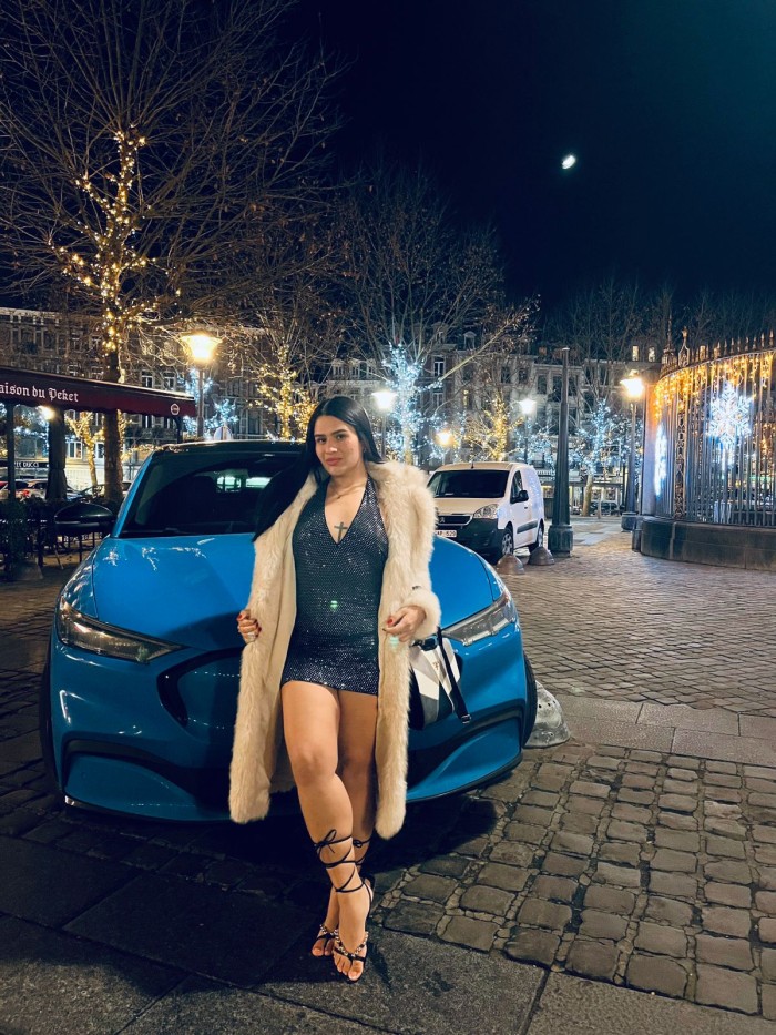 Jovencita juguetona,traviesa y fiestera