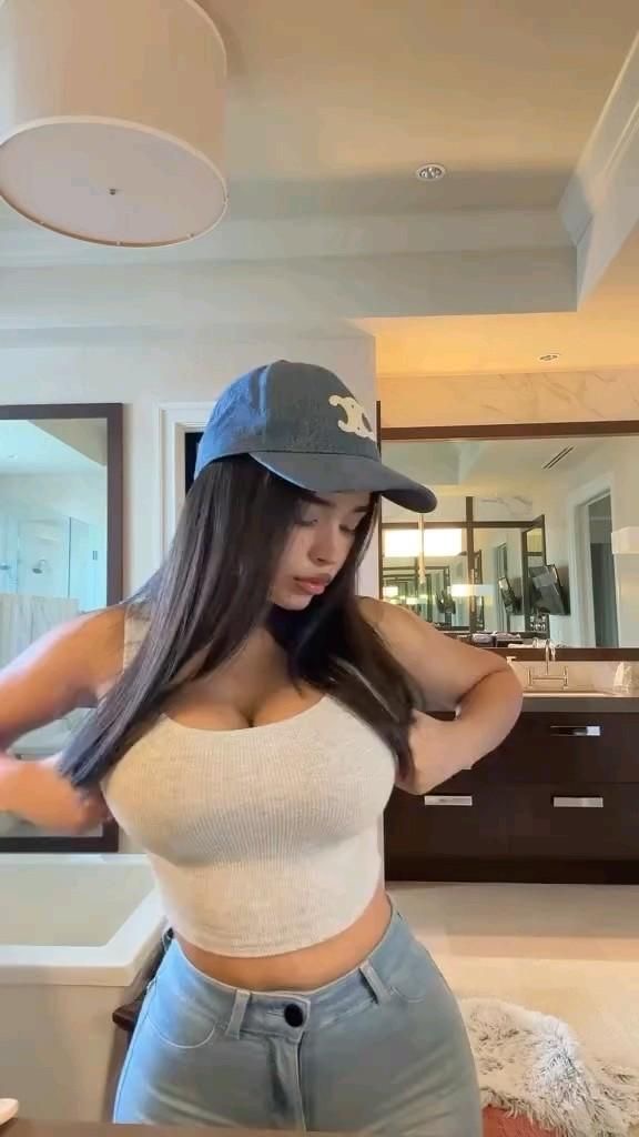 Fiestera divertida y morbosa