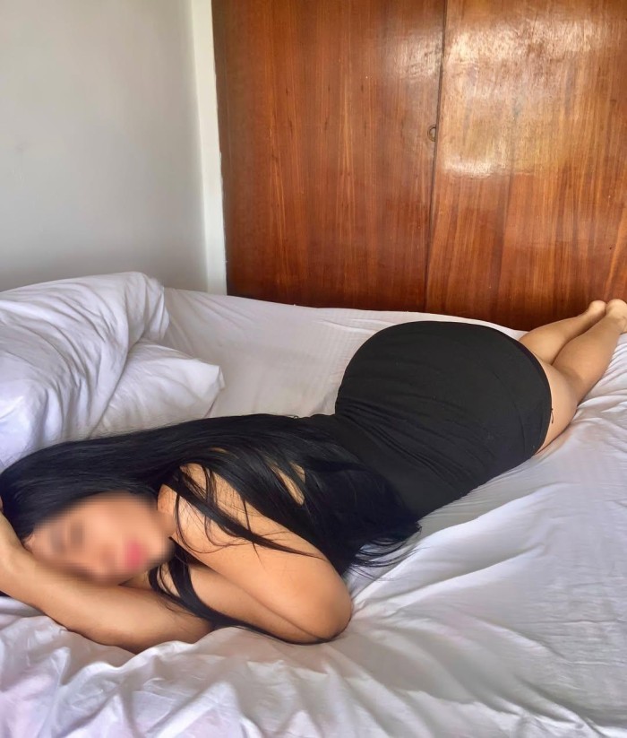 TETONA Y CULONA MORENAZA FIESTERA