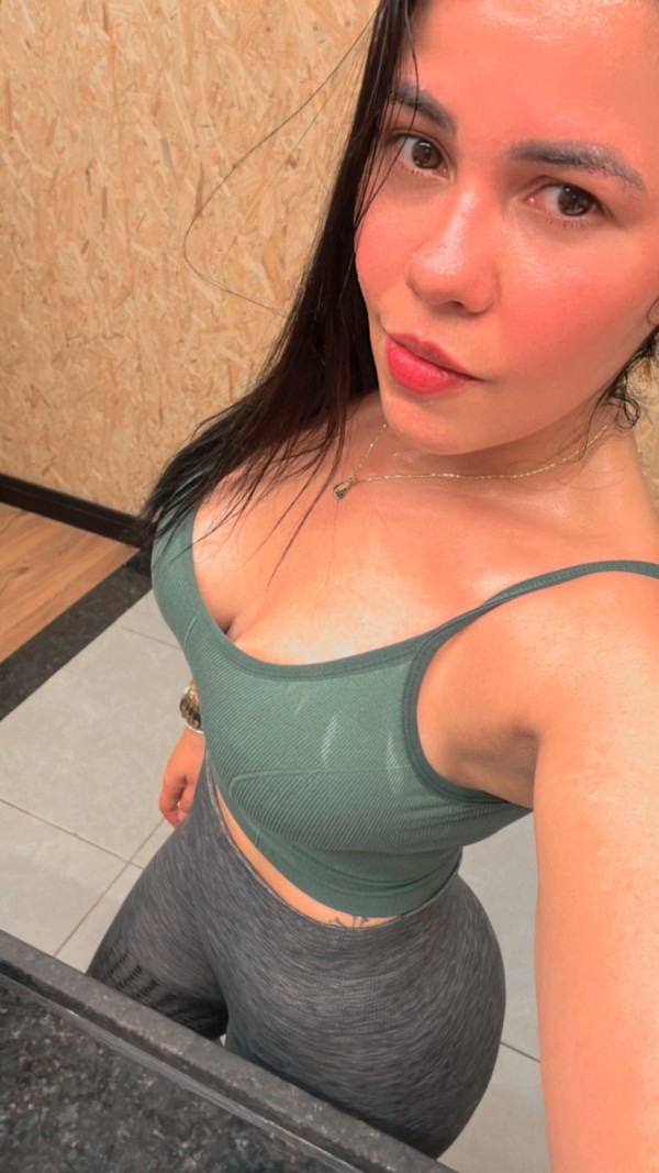 Hola mis amores soy una hermosísima jovencita brasileña recién llegada a A