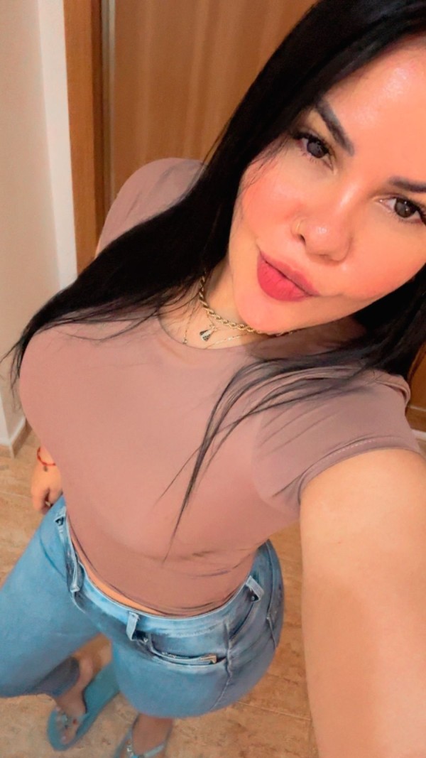 Hola mis amores soy una hermosísima jovencita brasileña recién llegada a A