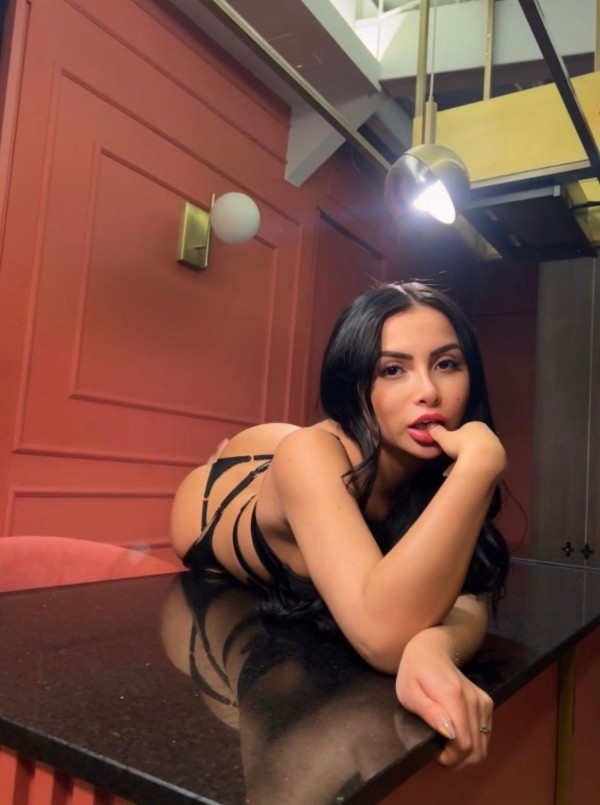 MARÍA CALIENTE Y MUY VICIOSA LLÁMAME