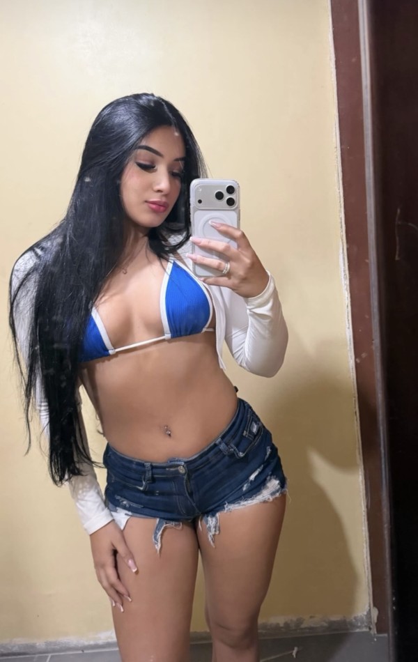 con curvas cuerpo natural jovencita 19años pechos naturales
