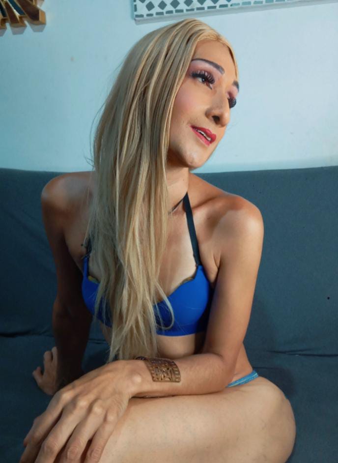 Chica recién llegada dotada lechera super novedad