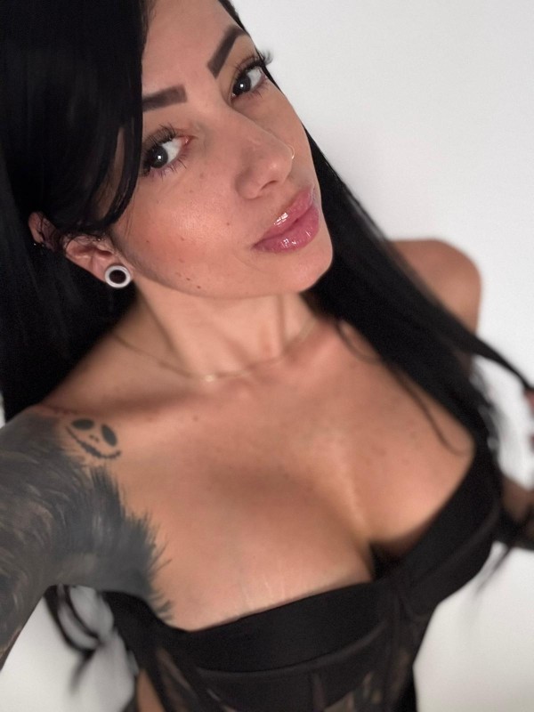 MIA NOVEDAD FIESTERA, ANAL Y MUY CACHONDA